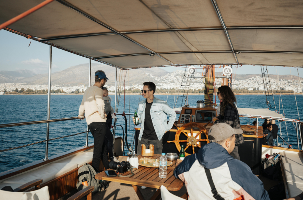 What’s the Difference Between a Bareboat Charter and a Crewed Charter?