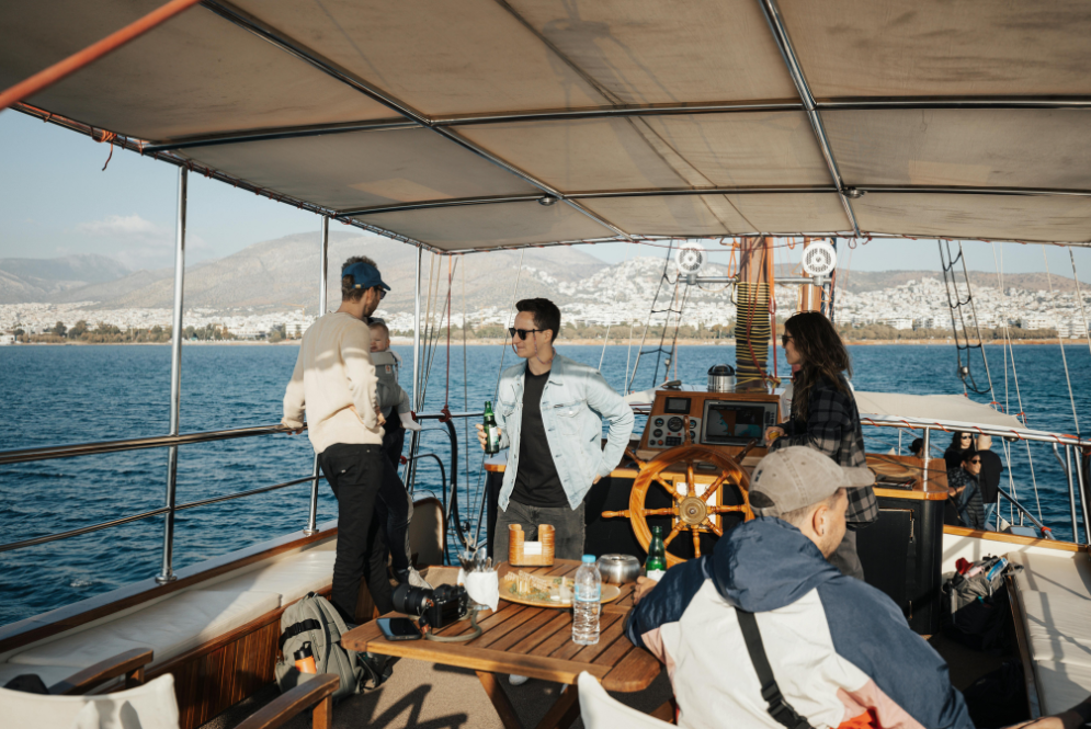 What’s the Difference Between a Bareboat Charter and a Crewed Charter?