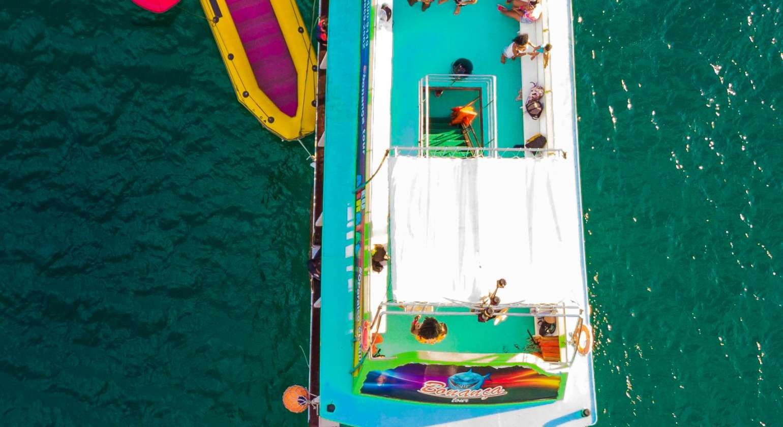 10 Reasons to Host Your Holiday Party on a Yacht in Los Cabos