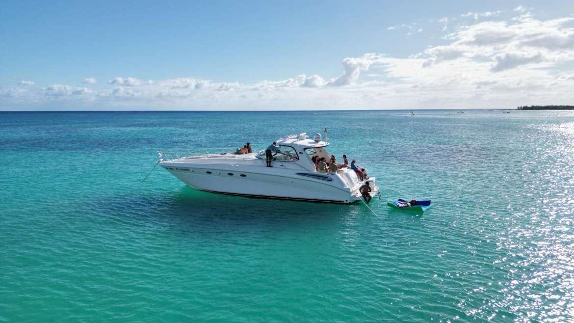 Yacht Charter Booking Guide in Los Cabos: Plan and Book the Perfect Ocean Escape