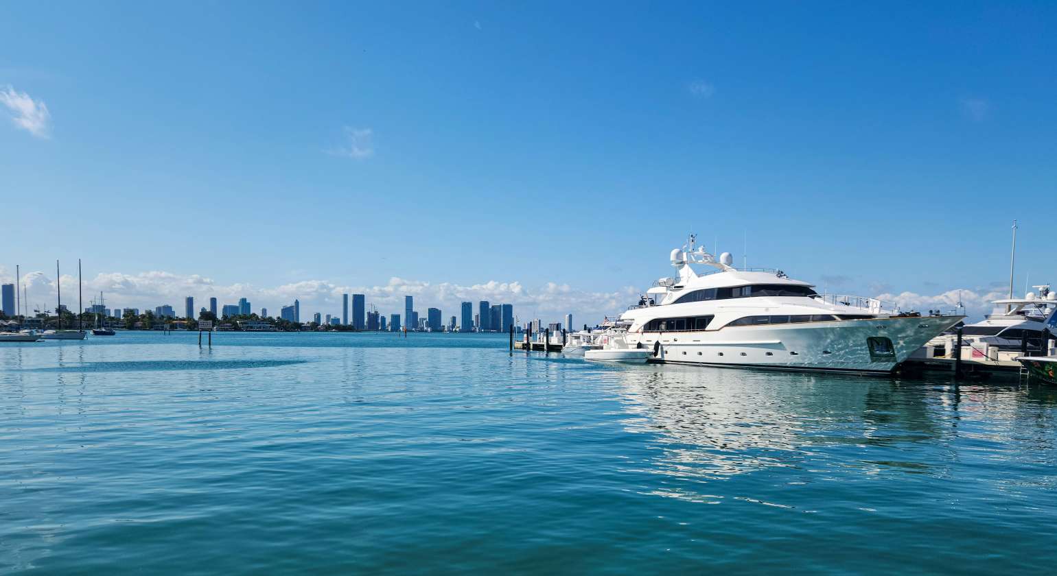 Los Cabos Yacht Rental Service Price: Luxury Charter Cost Breakdown