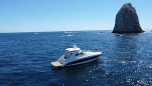 Private 6 hour yacht charter cruising in Los Cabos