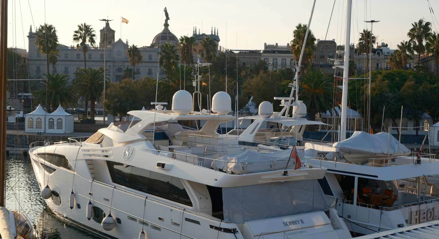 Difference Between a Yacht and a Boat in Los Cabos: Choosing the Right Luxury Experience