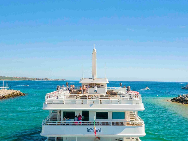 One Week Yacht Charter in Los Cabos: A Complete 7 Day Guide